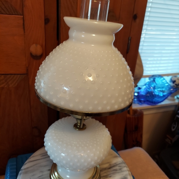 Milk glass vanity lamp - Picture 11 of 12